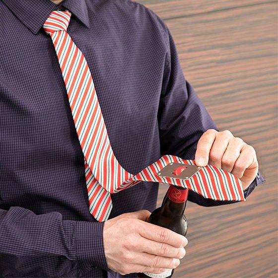 Krawatte mit Flaschenöffner